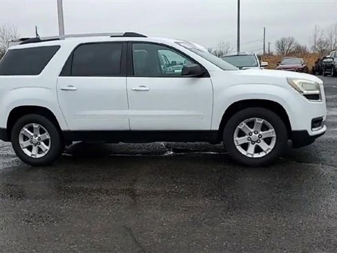 Used 2016 GMC Acadia SLE image 9
