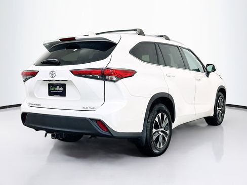 Used 2020 Toyota Highlander XLE image 9