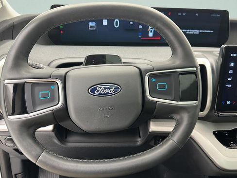 Used 2025 Ford Expedition Active AWD/4WD image 17