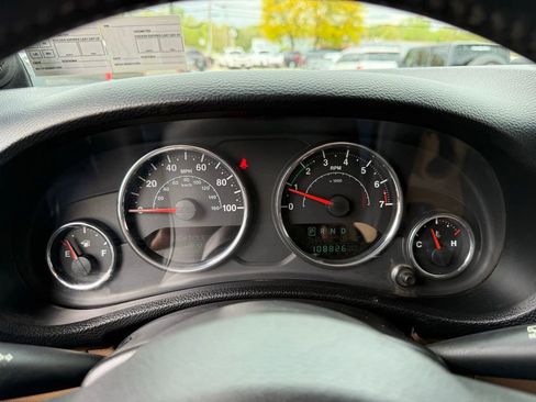 Used 2014 Jeep Wrangler Unlimited Sahara w/ Max Tow Package AWD/4WD image 30