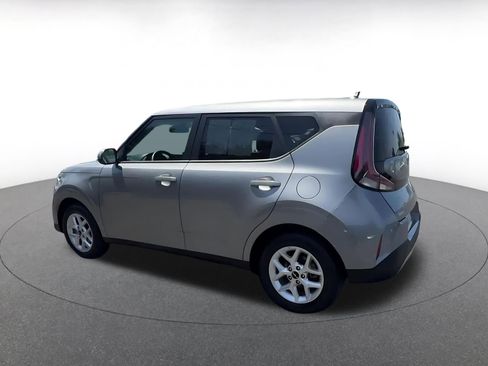 Used 2025 Kia Soul LX w/ LX Technology Package FWD image 10