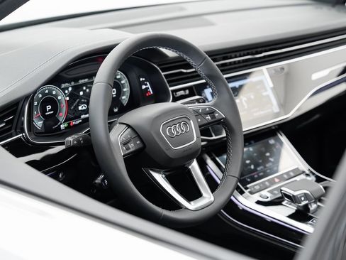 Certified 2025 Audi Q7 3.0T Premium Plus image 9