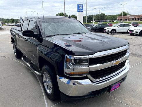 Used 2018 Chevrolet Silverado 1500 LT AWD/4WD image 4