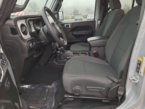 Used 2024 Jeep Wrangler Sport image 19