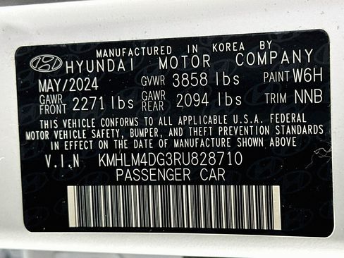 Used 2024 Hyundai Elantra SEL FWD image 12