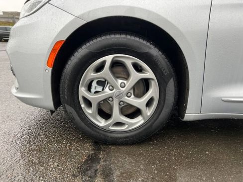 Used 2023 Chrysler Pacifica Limited image 31