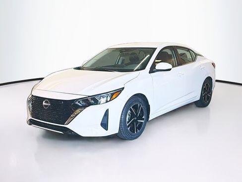 Used 2025 Nissan Sentra SV image 3