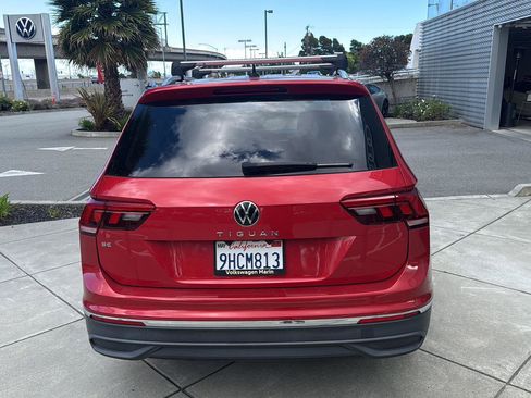 Used 2023 Volkswagen Tiguan SE w/ Panoramic Sunroof Package image 6