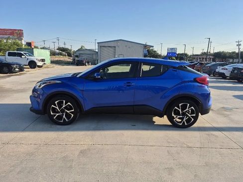 Used 2019 Toyota C-HR XLE FWD image 2