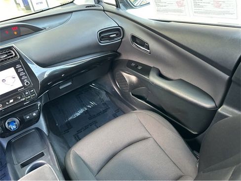 Used 2022 Toyota Prius L Eco image 14