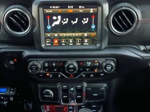 Used 2020 Jeep Gladiator Rubicon AWD/4WD image 4