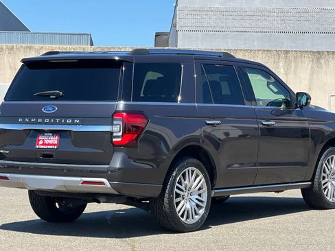 Used 2024 Ford Expedition Limited AWD/4WD image 2
