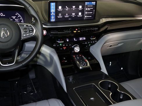 Certified 2026 Acura MDX w/ Technology Package image 17