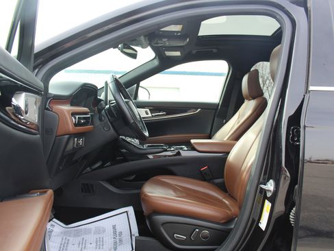 Used 2022 Lincoln Nautilus Reserve w/ Equipment Group 202A image 15