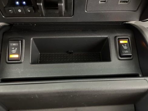 Used 2024 Nissan Titan SV w/ SV Convenience Package image 28