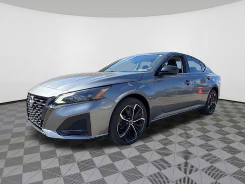 Used 2023 Nissan Altima 2.5 SR image 3