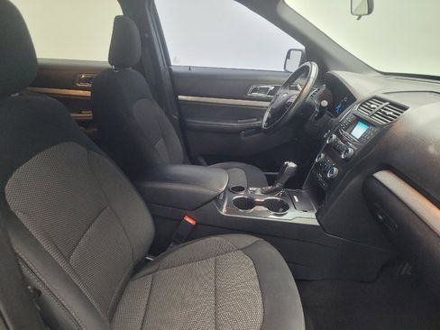 Used 2019 Ford Explorer XLT FWD image 21