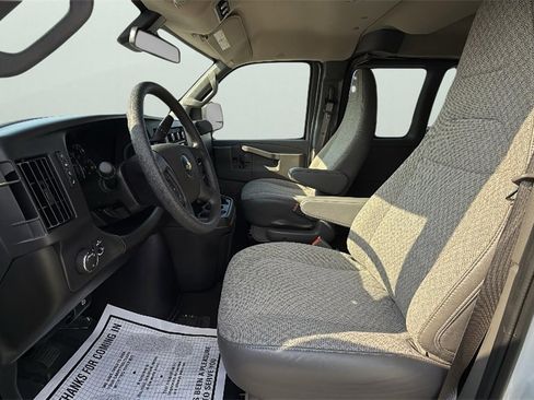 Used 2025 Chevrolet Express 3500 LT w/ LT Preferred Equipment Group image 17