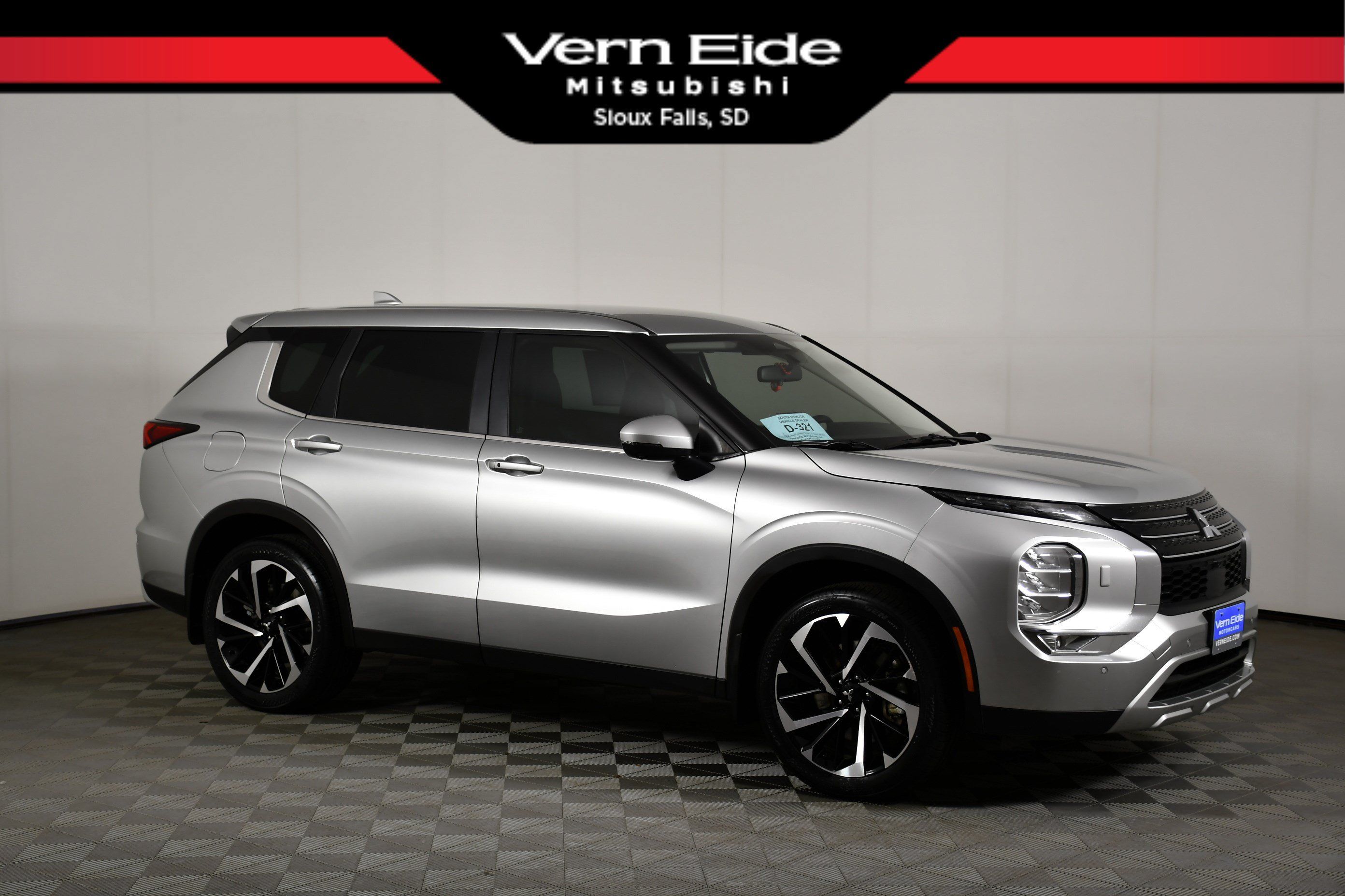 Used 2023 Mitsubishi Outlander SE AWD/4WD image 1