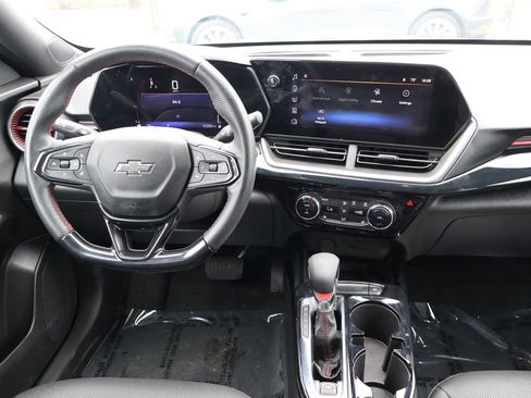 Used 2024 Chevrolet Trax RS w/ Sunroof Package FWD image 41