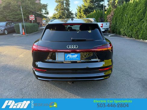 Used 2021 Audi e-tron Premium w/ Convenience Plus Package image 7