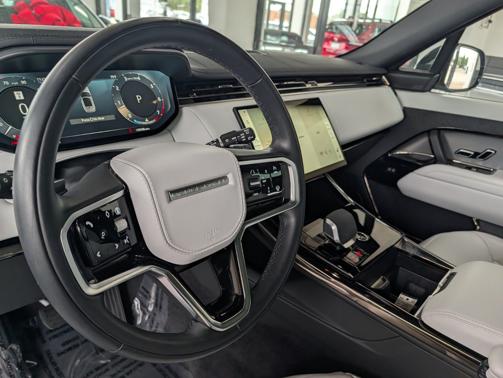 Used 2025 Land Rover Range Rover Sport SE AWD/4WD image 15