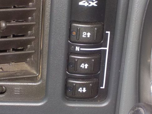 Used 2005 GMC Sierra 3500 SLE w/ Heavy-Duty Power Package image 24