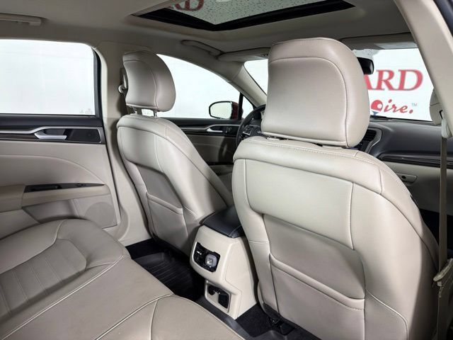 Used 2017 Ford Fusion SE w/ Fusion SE Technology Package FWD image 33