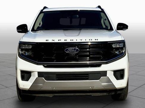 Certified 2025 Ford Expedition Platinum image 4