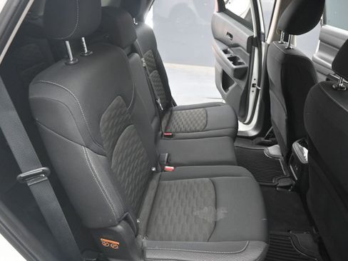 Used 2025 Nissan Pathfinder SV FWD image 21
