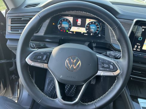 Certified 2025 Volkswagen Atlas SEL image 17