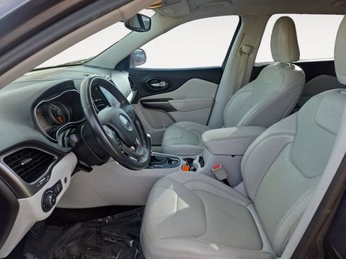 Used 2019 Jeep Cherokee Limited FWD image 9