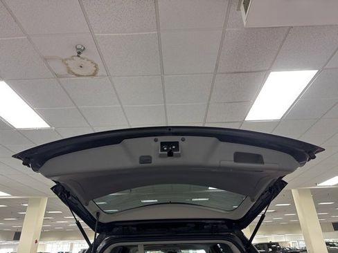 Used 2017 GMC Acadia Limited SLT image 16