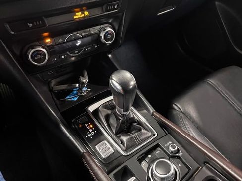 Used 2017 MAZDA MAZDA3 Touring FWD image 29