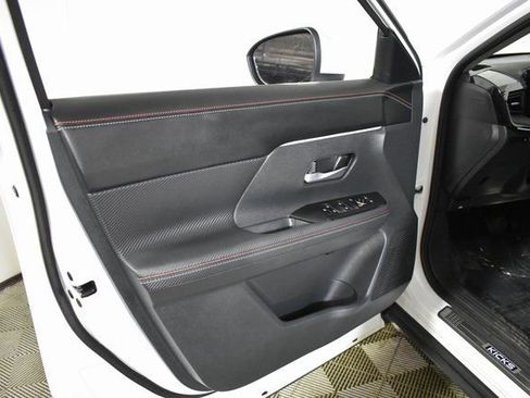 Certified 2025 Nissan Kicks SR w/ Illumination Package image 7