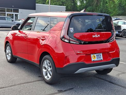 Certified 2025 Kia Soul LX w/ LX Technology Package FWD image 3