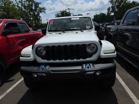 Used 2024 Jeep Wrangler Unlimited w/ Convenience Group AWD/4WD image 2