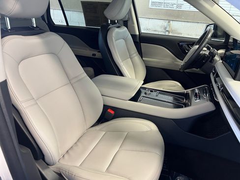 Used 2025 Lincoln Aviator AWD w/ Jet Appearance Package image 30