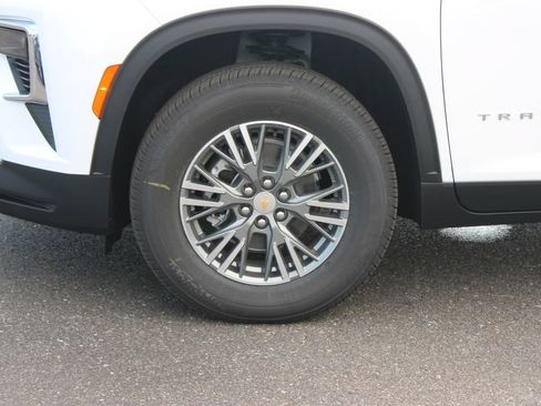 New 2027 Chevrolet Traverse LT w/ Driver Confidence Package FWD image 18