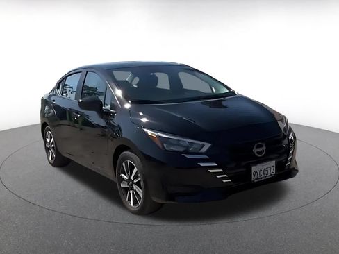 Used 2025 Nissan Versa SV FWD image 3