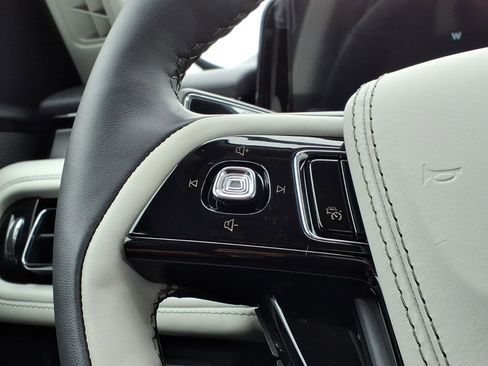 New 2026 Lincoln Aviator AWD image 22