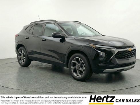 Used 2025 Chevrolet Trax LT image 1