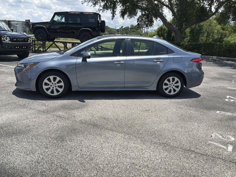 Used 2020 Toyota Corolla LE FWD image 7