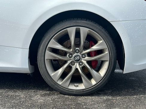 Used 2016 Hyundai Genesis Coupe 3.8 RWD image 7