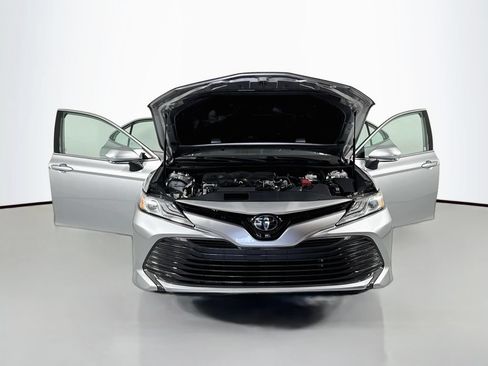 Used 2019 Toyota Camry XLE FWD image 19