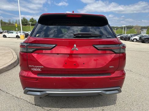 Used 2025 Mitsubishi Outlander AWD image 4