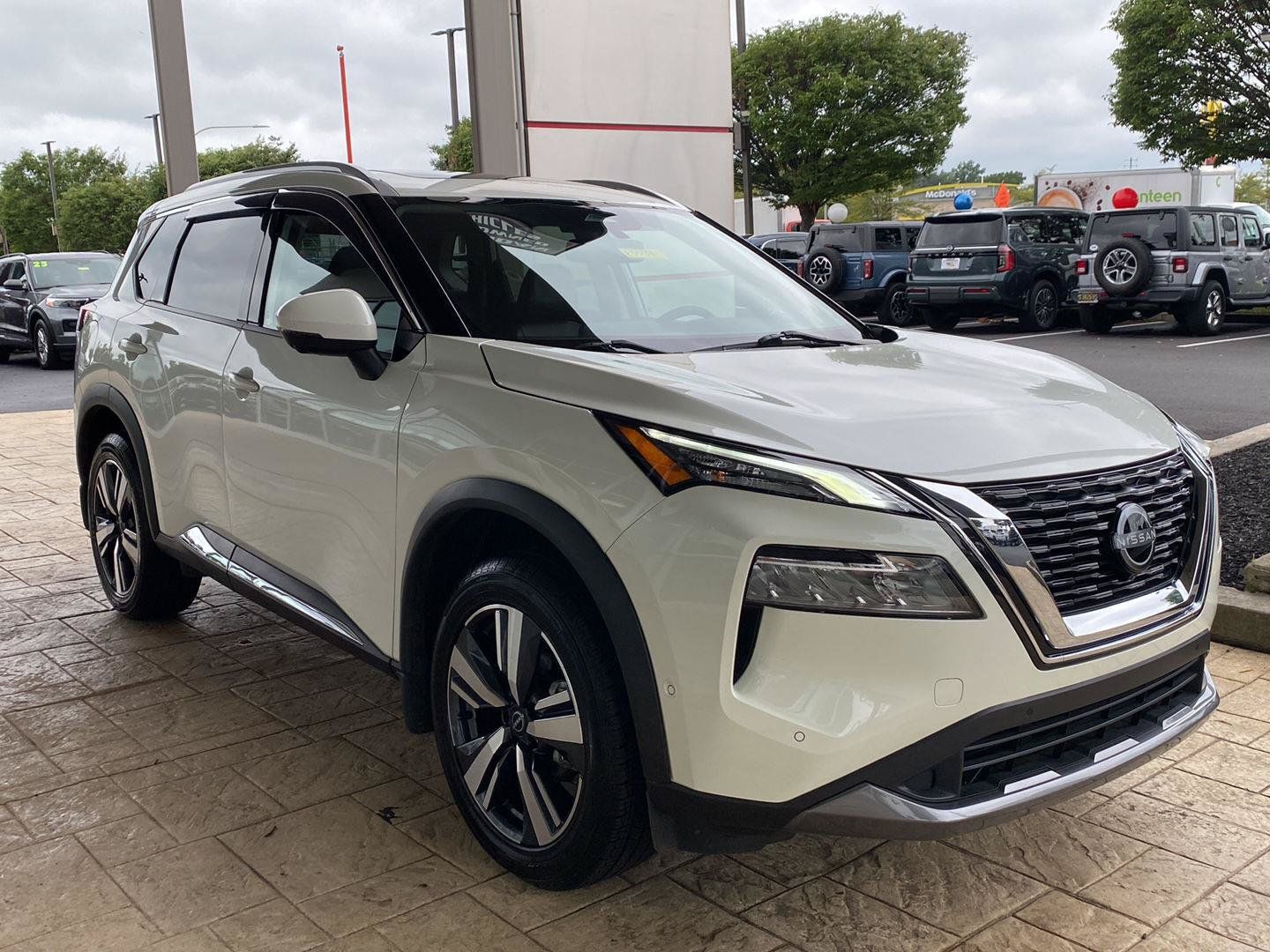 Certified 2023 Nissan Rogue SL w/ SL Premium Package AWD/4WD image 4