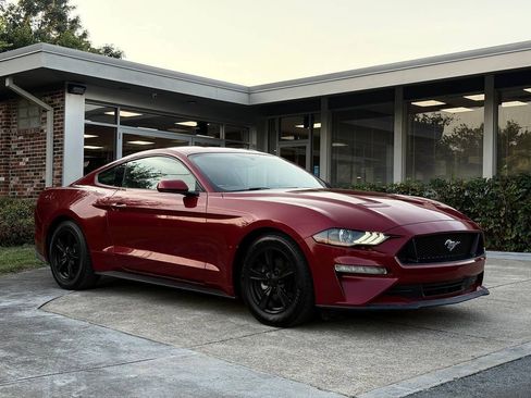 Used 2020 Ford Mustang Coupe RWD image 3