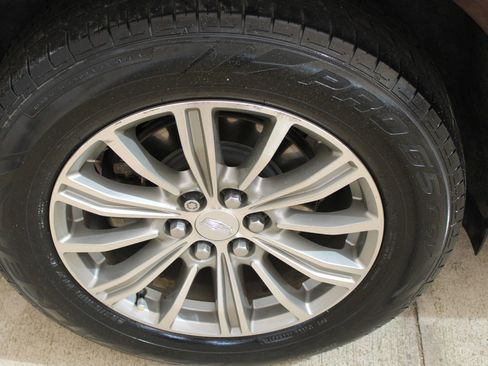 Used 2018 Cadillac XT5 Luxury w/ Driver Awareness Package image 29