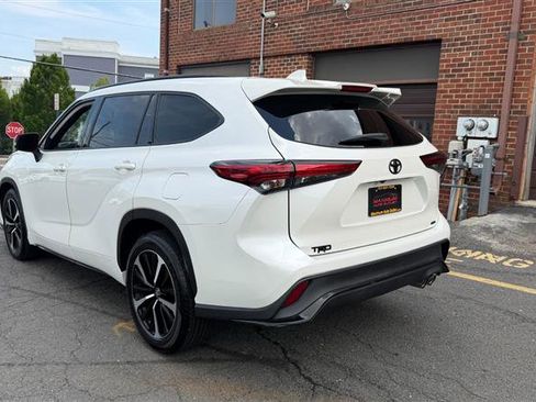 Used 2021 Toyota Highlander XSE FWD image 9